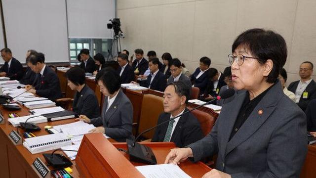 요양병원 간병비 급여화 추진…복지 '신청→자동지급' 검토