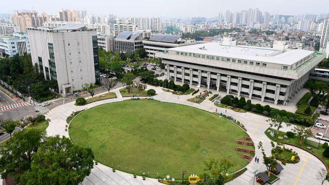 내년 공무원 월급 2.7% 인상 확정… 5년차 이하는 6.8% 인상