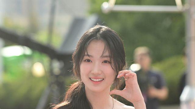 ‘플러스타’ 김혜윤, 모든 룩이 완벽한 패션 아이콘 스타 [DA:차트]