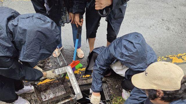 송산2동 자율방재단, 빗물받이 정비 활동