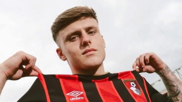 [공식발표] 리버풀, 본머스 주전선수 털어간 뒤 유망주 넘긴다… ‘윙어 기대주’ 도크, 469억 원에 이적