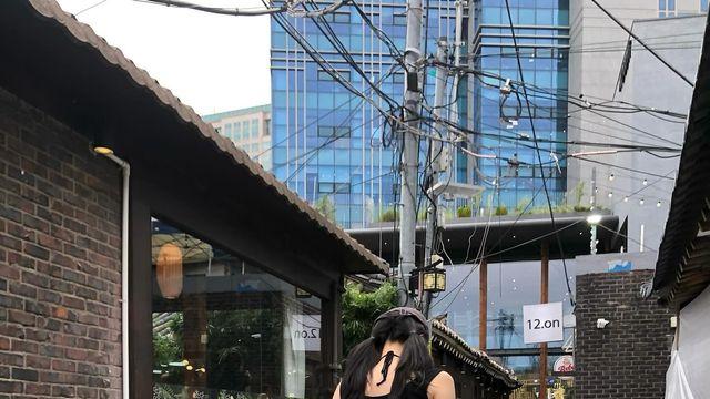 남규희, 한옥 골목에서 터진 '올블랙 화보급 뒤태'