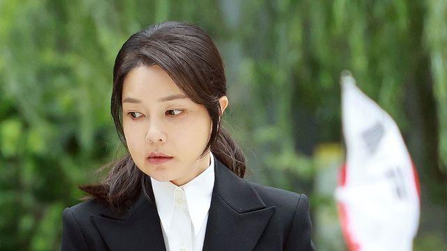 김건희, 건강문제로 내일 특검 불출석…자필 사유서 내기로