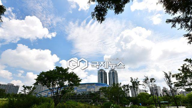 [오늘의 날씨] 수도권·강원 최고 40㎜ 비...서울 낮 31도·대구 35도 '무더위'