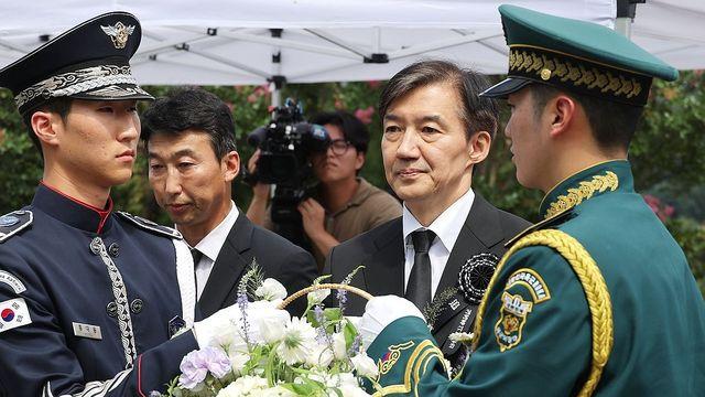 조국, 이르면 목요일 복당…주말부터 文 예방·盧 묘역 참배