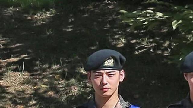 '설거지 담당' 차은우 얼굴 보려고 난리…훈련소 목격담 '화제' [엑's 이슈]