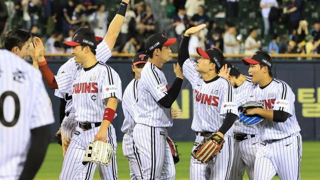 LG, 롯데 꺾고 3경기 차 선두 질주... 롯데는 20년 만에 9연패(종합)