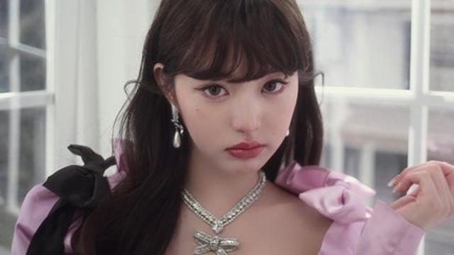 아이브, 이런 모습 처음…'짙은 메이크업' 위험한 커버 걸 변신