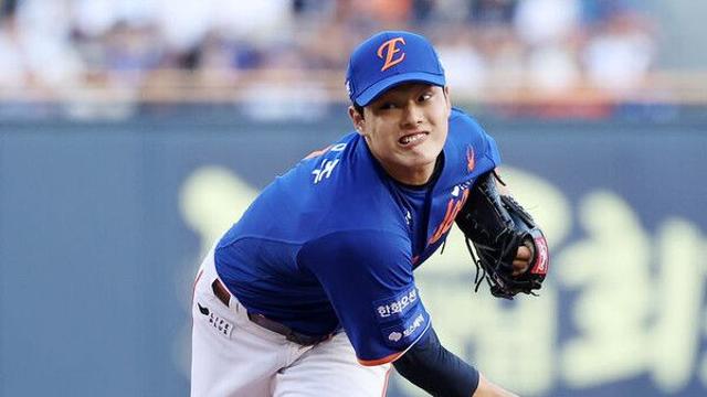 타구 맞은 한화 문동주, 1군 엔트리 말소…키움 김윤하도 2군행