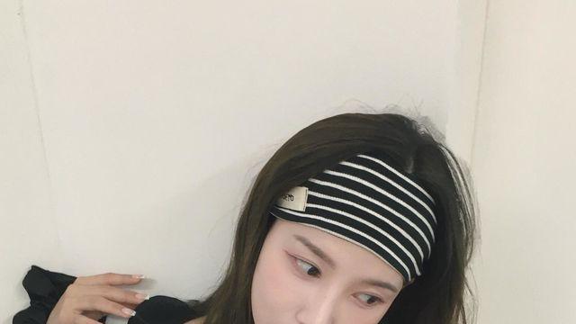 '남희두♥' 이나연, 크롭탑+헤어밴드로 완성한 스포티 시크룩