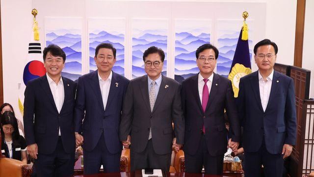 우원식 의장, 김병기·송언석 만나 본회의 일정 합의...22일 국힘 전대 고려