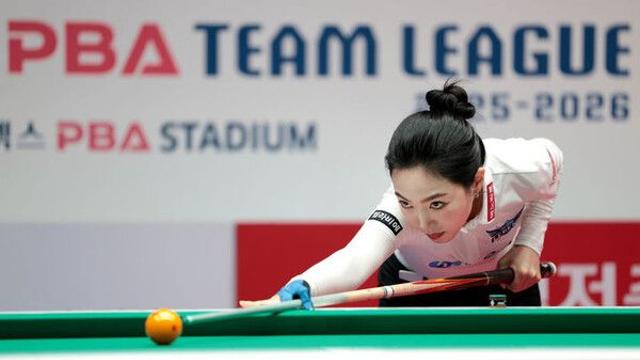 '당구여신' 차유람, 랭킹 1위 파아비 제압…휴온스 2R 선두 도약