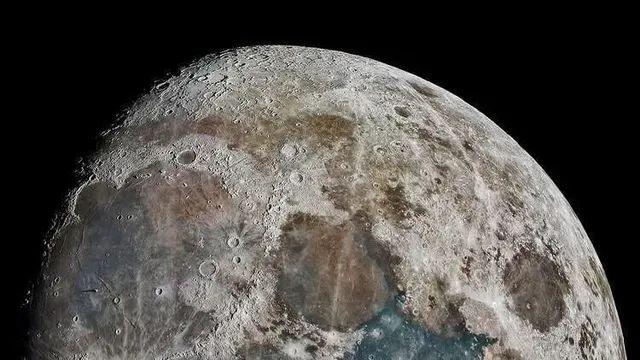 81,000개 사진을 이어붙인 달 사진,,