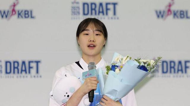 ‘신인 전체 1순위’ 이가현 “신한은행 입단해 영광…롤모델은 박지현 언니”