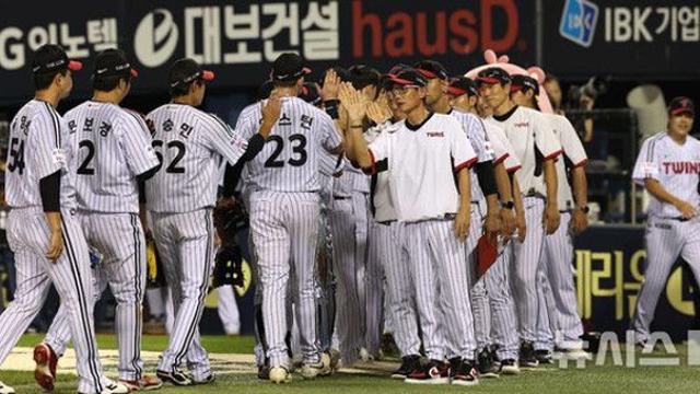 '70승 선착' 염경엽 LG 감독 