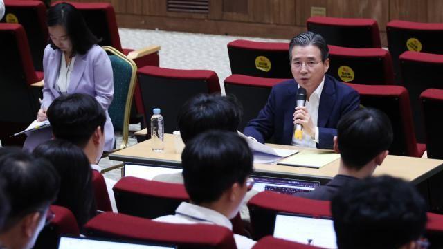 대통령실 “美 협상 전략 예측 어려워…국익 사수에 최선”