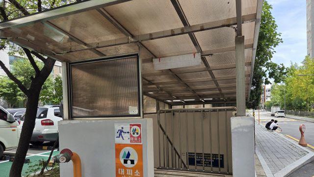 “대피소 가야 하나요?”…전국 울려퍼진 사이렌, 시민들 `외면`