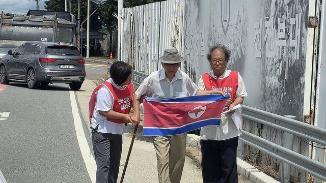'북한 가겠다' 비전향장기수 안학섭, 통일대교 진입하다 군 제지로 발돌려