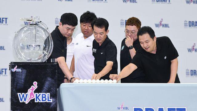 신한은행, 지난해 이어 또 신인 드래프트 1순위 지명권 ‘겟’