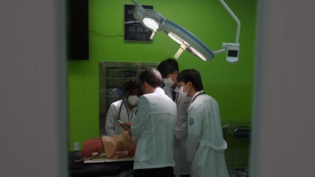 韩国青年执着”铁饭碗” 中国青年驰骋'”基建” 职业选择将重塑两国未来