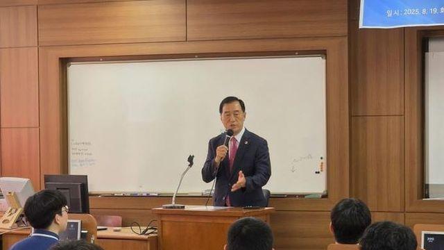 경기도의회 이제영 의원, '찾아가는 반도체 교실' 찾아 격려