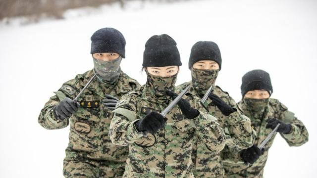 女 '현역병 복무' 발의에... 