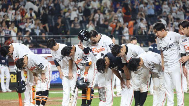 ‘멀어지는 1위’ 한화, 쓰라린 4연패... ‘5연승’ 두산, 5위와 4경기 차(종합)