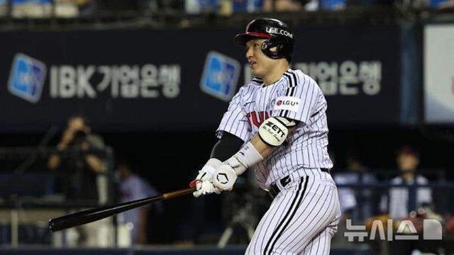 LG, '10연패' 롯데 꺾고 70승 선착…두산, 난타전 끝에 한화 꺾고 6연승(종합)