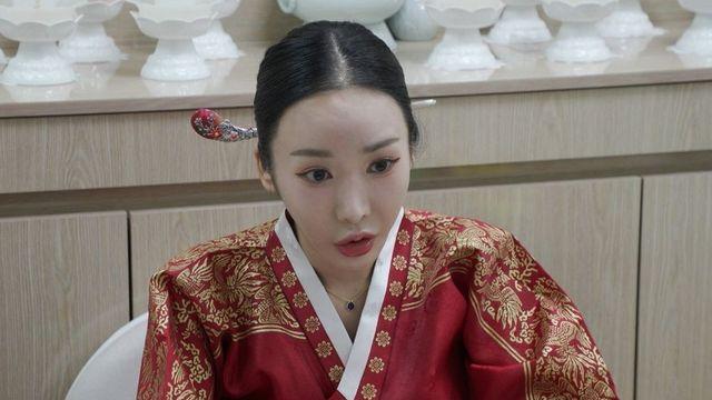 코미디언 김주연 “신병으로 반신마비…아버지 위해 신내림 받았다” (‘1호가’)