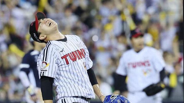 체크스윙 번복에도 담담한 LG 마무리 유영찬 