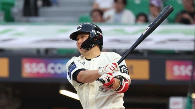 '통산 홈런왕' SSG 최정, KBO리그 역대 최초 1500득점 금자탑