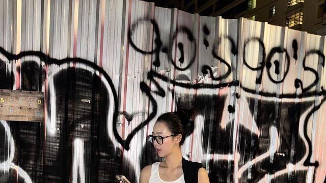최예빈, 그래피티 벽 앞에서 완성한 리얼 스트리트 무드