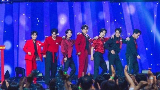 김용빈·손빈아, 무대에서 터졌다…치명 라틴댄스에 현장 초토화('사랑의 콜센타-세븐스타즈')