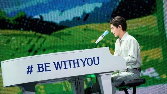 박보검, 아시아 투어 시작… 싱가포르·가오슝 7천여 명 관객과 만남