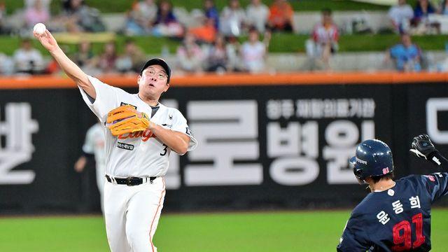 '패패패→3G 차' 한화 칼 빼들었다! '0.138 부진' 안치홍 2군행 결단, 김인환·황영묵 1군 등록 [대전 현장]