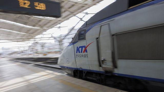 '차량 고장' KTX 대전역서 임시열차로 승객 환승