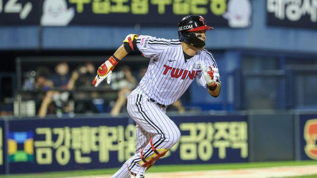 LG, 정규시즌 우승확률 ‘90%’ 잡았다!…슈퍼 백업 천성호 맹활약→70승 고지 선점 [SD 잠실 스타]