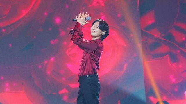 '사콜 세븐' 김용빈, 이런 모습 처음! 털기춤→헤드뱅잉 '팬과 함께 춤춘다'