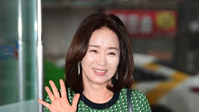 윤유선 남편, 판사 퇴임 후…