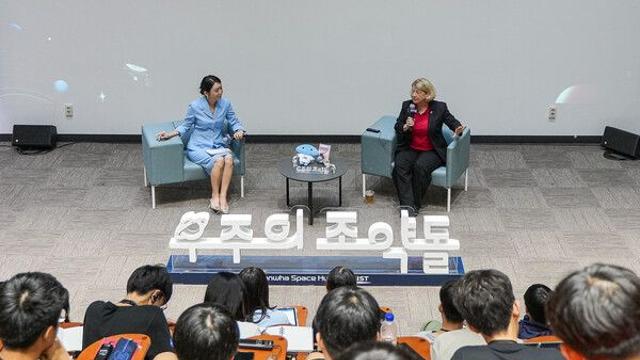 파멜라 멜로이 전 NASA 부국장, 한화 '우주의 조약돌'서 도전정신 전파