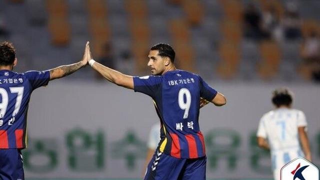 전진우 골맛·싸박 5연속 득점…불붙은 K리그1 득점왕 경쟁