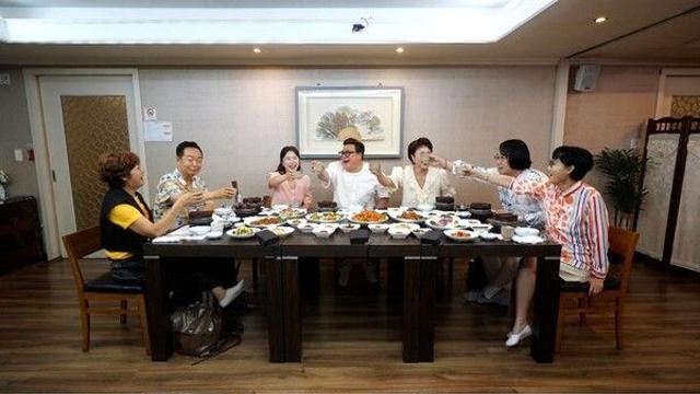 윤정수, 12세 연하 예비 신부 공개하자…