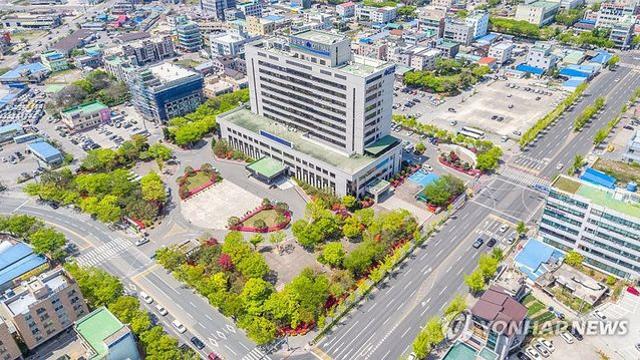 “퇴근하고 오세요”…군산시 ‘목요일 여권 야간 창구’ 운영