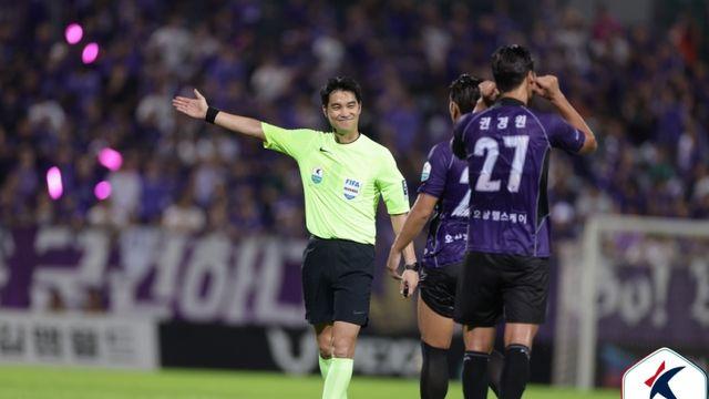 논란된 ‘팔꿈치 판정’ 싹 틀렸다…프로축구 무더기 오심, 주말 간 4건이나 발생