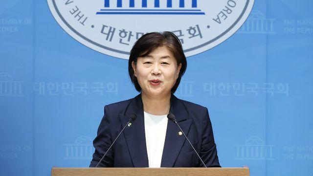 서영교 향해 확성기로 욕설한 보수유튜버, 검찰 송치