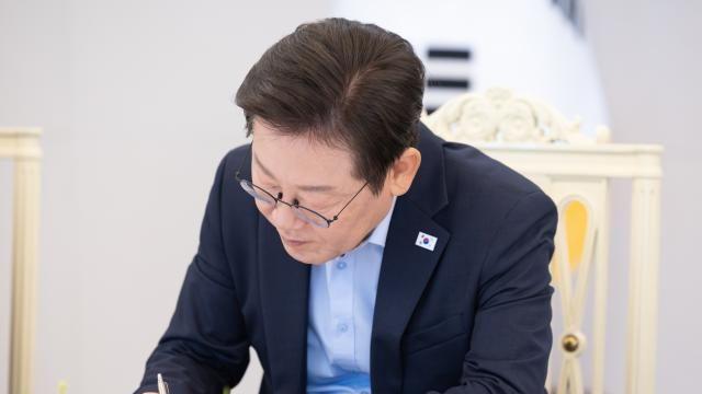 李 “한·일, 획기적 경제 협력 필요…단계적 비핵화 여건 만들 것”