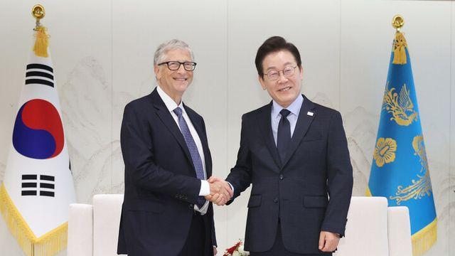 이 대통령, 빌 게이츠 만나 “백신·친환경 발전 시설 개발에 함께 할 방법 찾겠다”