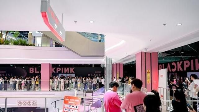 조기 품절 사태→랜드마크 핑크빛 점등…블랙핑크, 中 팝업스토어 성료