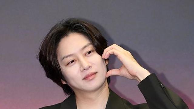 김희철, '동성연애설' 입 열었다…