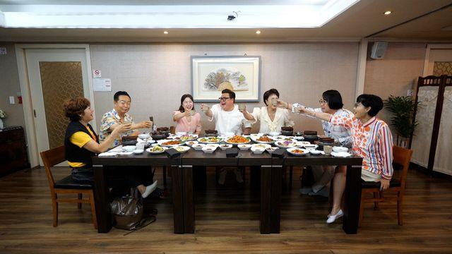 '53세 새신랑' 윤정수, '1호' 선배들에 12살 연하 예비 신부 최초 공개?